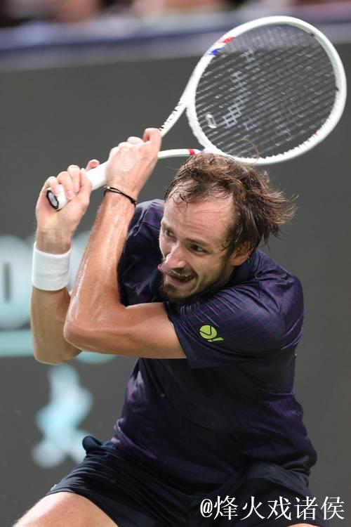 上海赛第5日辛纳梅德韦德夫进16强 外场因雨取消 上海赛第5日辛纳梅德韦德夫进16强 外场因雨取消