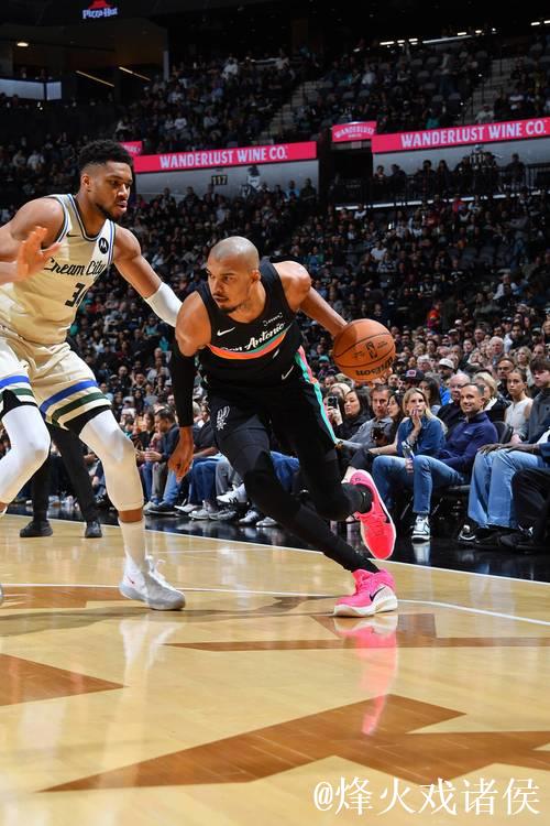 升西部第二!文班22+10受伤惊魂 马刺最多领先39分大胜雄鹿 升西部第二!文班22+10受伤惊魂 马刺最多领先39分大胜雄鹿