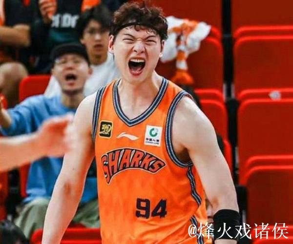 CBA俱乐部杯:王哲林17+7 上海大胜四川 CBA俱乐部杯:王哲林17+7 上海大胜四川